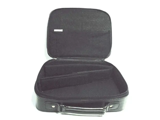 RAE Systems Мягкий кожаный кейс (11" x 8.75" x 3") - H-701-0002-000